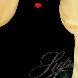 Supreme Men’s Tank Shirt. Includes original sticker.